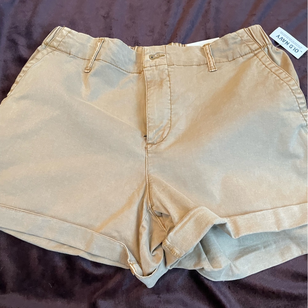 NWT - Old Navy khaki shorts-sz M